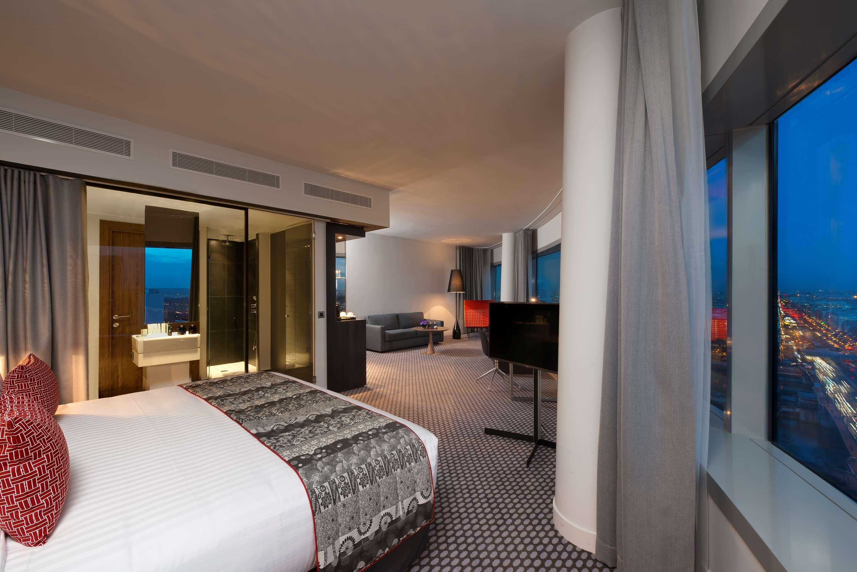 Hotel Melia Paris La Defense Courbevoie Esterno foto